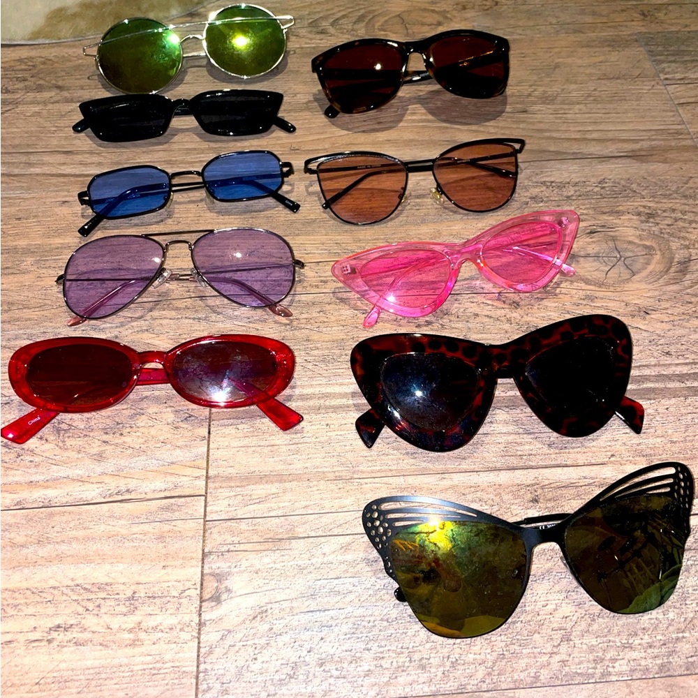 LOT of 10 Sunnies! 🕶️